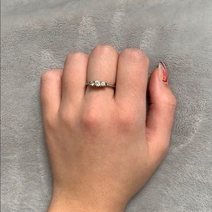 Size 7 Tiara Sparkle Ring